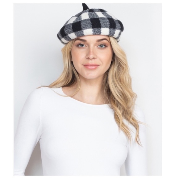 UNISEX BERET in black and white buffalo plaid print - Picture 2 of 3